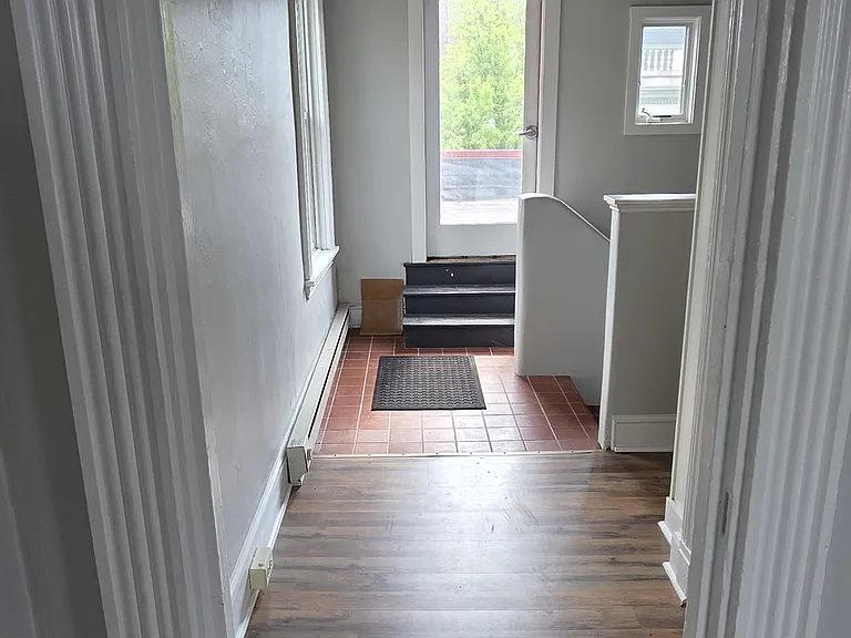 104 W Chestnut St #4 — Photo 2