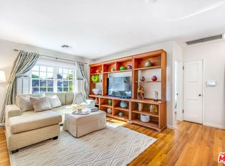 5776 Hesperia Ave, Encino, CA 91316