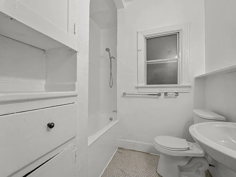 2892 W 7th St — Photo 8