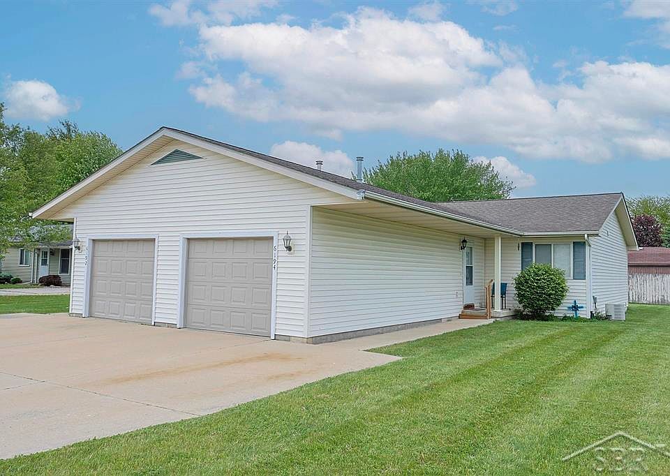 1st image of 6192/6194 Whitcomb Dr