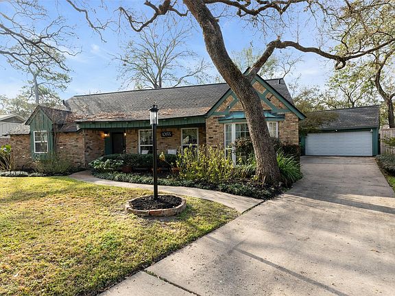 2nd image of 10155 Hazelhurst Dr