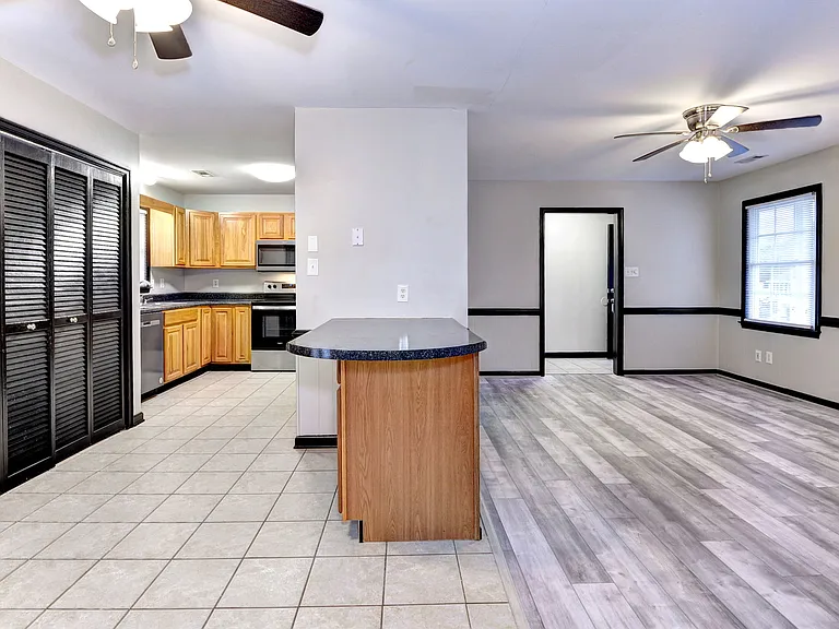 9106 Lost Forest Dr — Photo 7