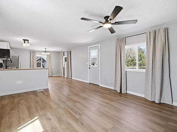 5th image of 2058 Pine Knoll Rd