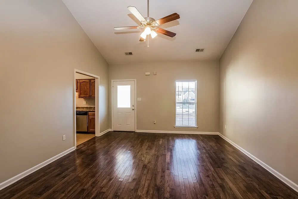 4 bed, 2.0 bath, 1713 sqft, $1,955 — Photo 4