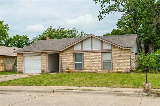 1st image of 1006 Quail Hollow Dr