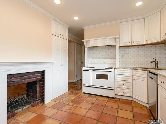 2nd image of 10 Land Ln