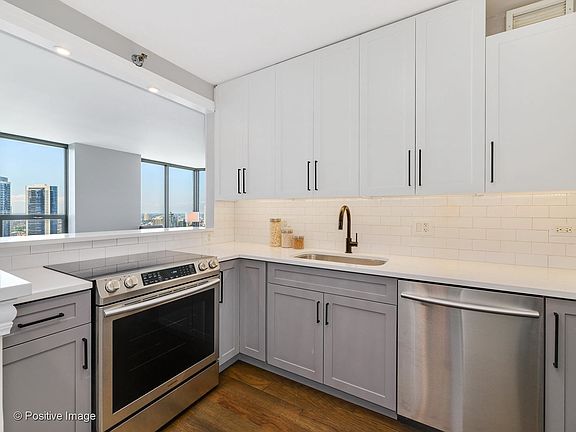5th image of 400 N La Salle Dr APT 3210