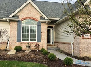 5724 Walnut Cove Dr, Sylvania, OH 43560