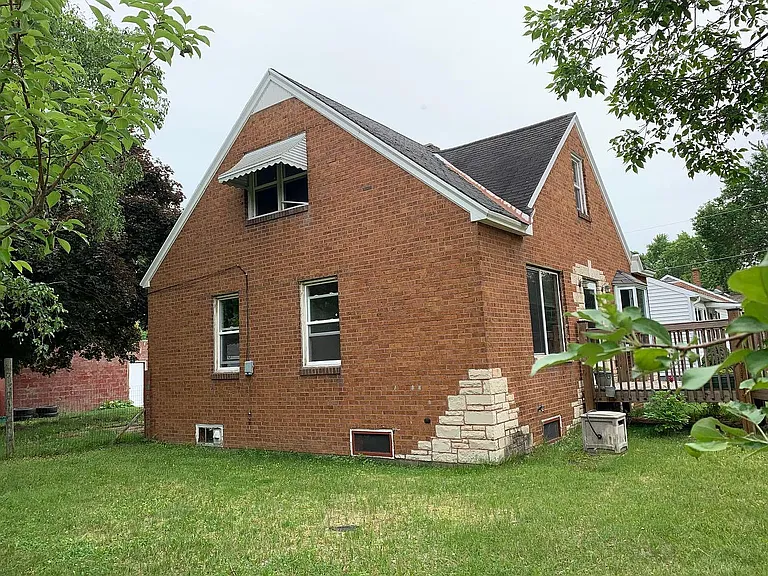 2203 Rudolph Rd — Photo 12