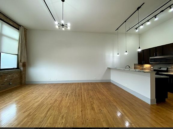 4th image of 1435 W 21st St #113