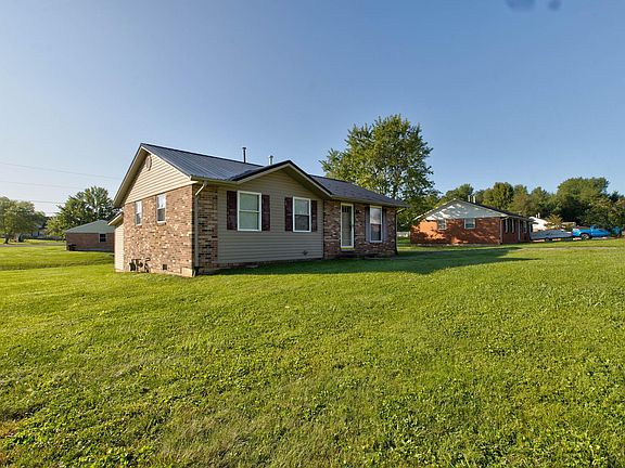 3rd image of 1832 Montclair Dr