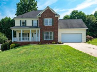 2614 Ironwood Dr, Hickory, NC 28602