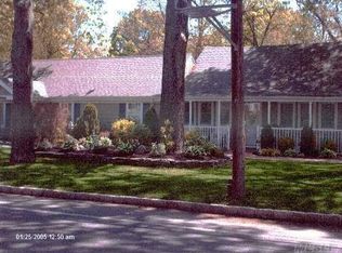 129 Adirondack Dr, Selden, NY 11784