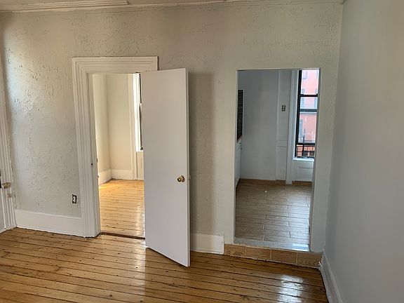2nd image of 350 E 9th St APT 5