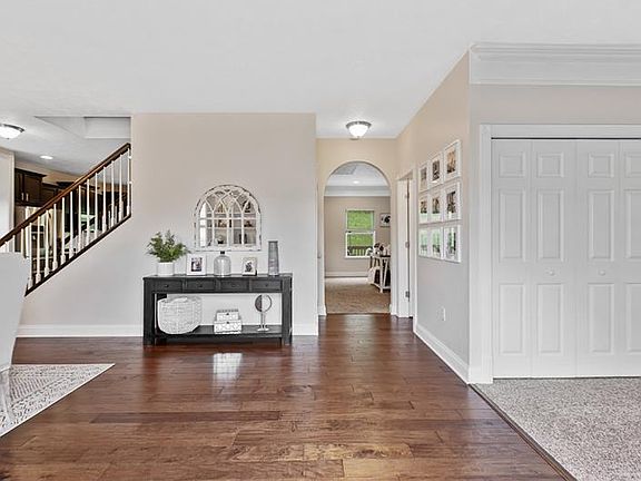 3rd image of 8021 Maureen Dr