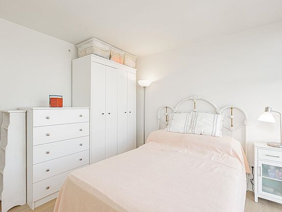 5th image of 8460 Granville Ave #1607