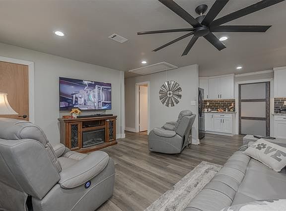 5th image of 3793 Kayewood Dr