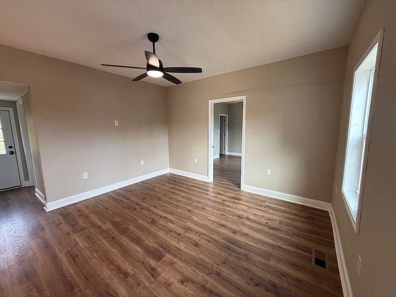 3rd image of 412 Dobyns St