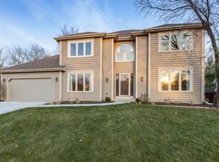 520 Waterbury Dr, Aurora, IL