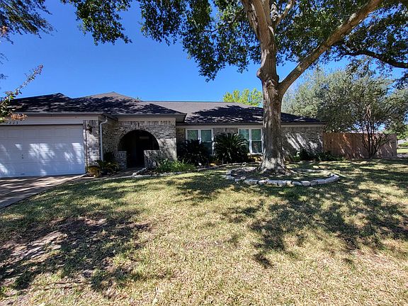 Front Yard & Garden - Street View