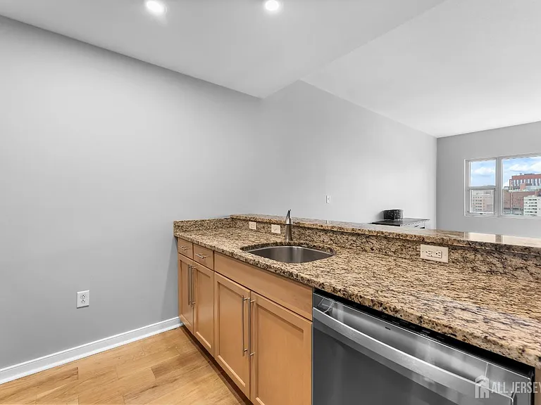 20 Livingston Ave — Photo 13