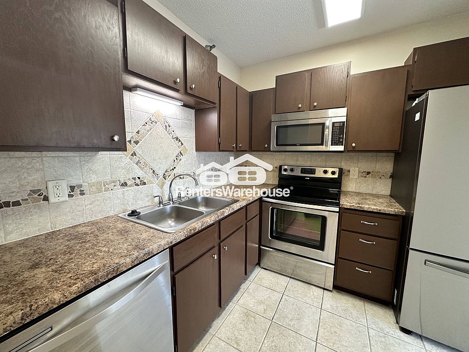 1st image of 26 10th St W Unit 2005