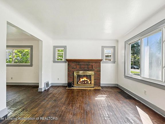 2nd image of 1608 W Saint Joseph St