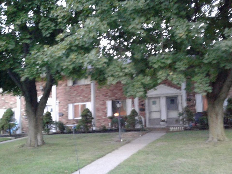 2nd image of 533 S Shore Ct
