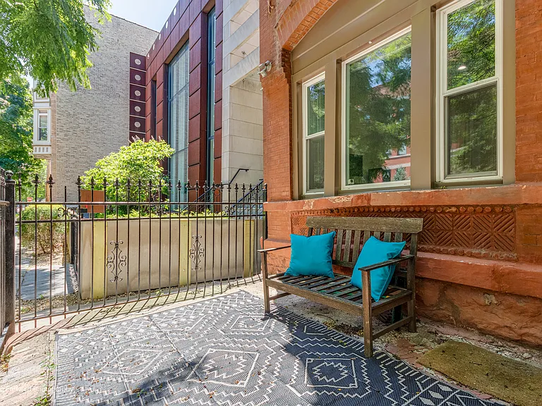 522 N Armour St #1 — Photo 3