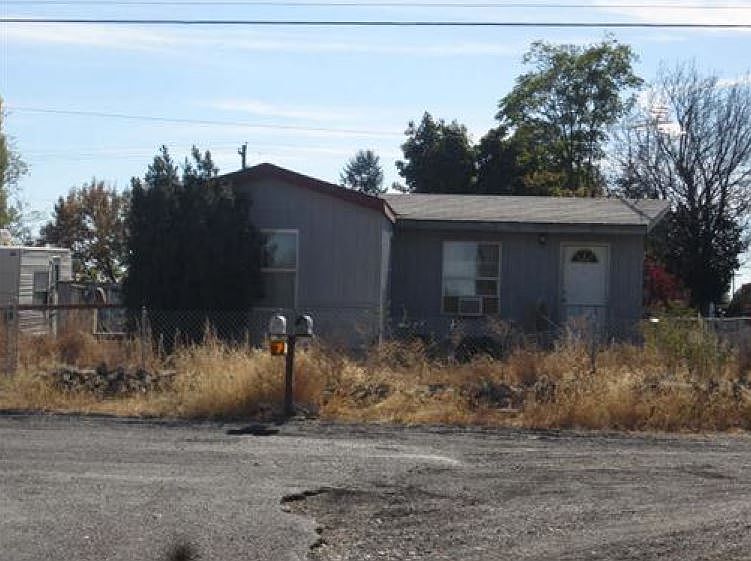1st image of 8485 Dorothy St NE