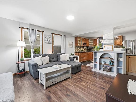 5th image of 450 E 42nd St