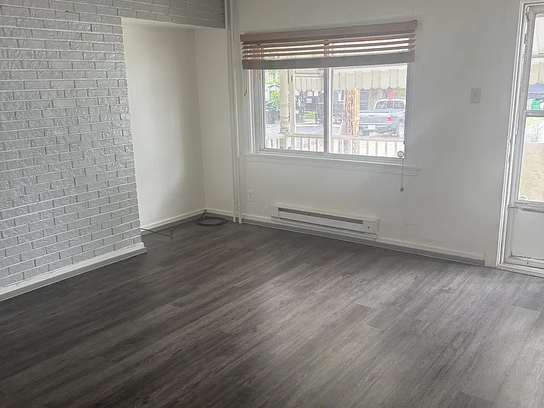 61 Sycamore St — Photo 2