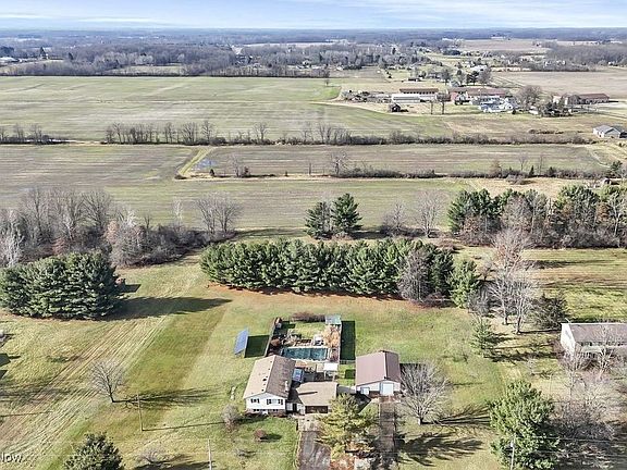 2nd image of 13830 Baumhart Rd