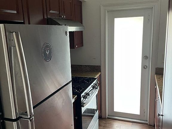3rd image of 2121 Biarritz Dr