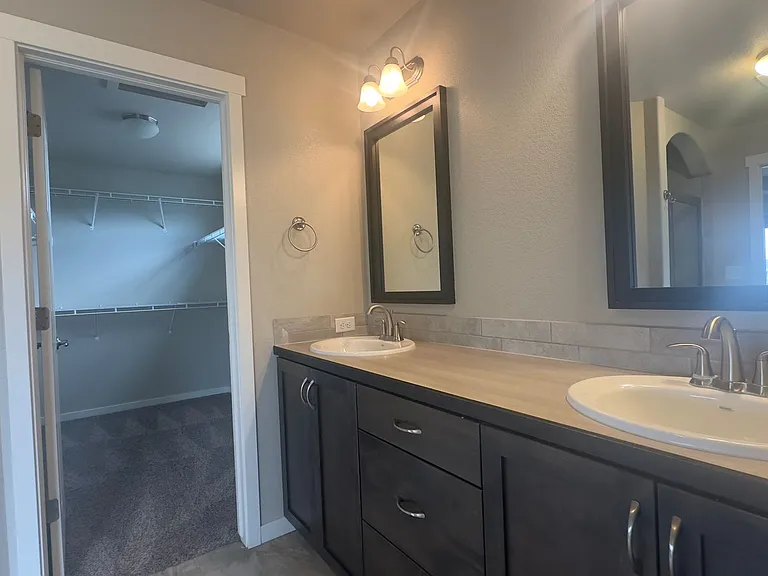 4336 Carlyle Ln — Photo 11