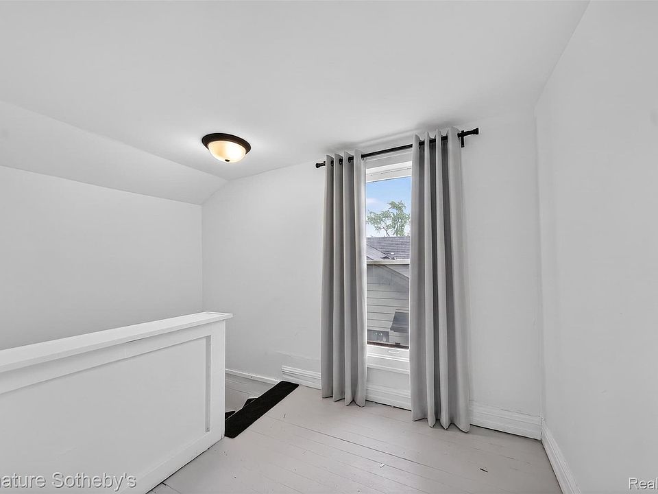 388 Channing St, photo 13