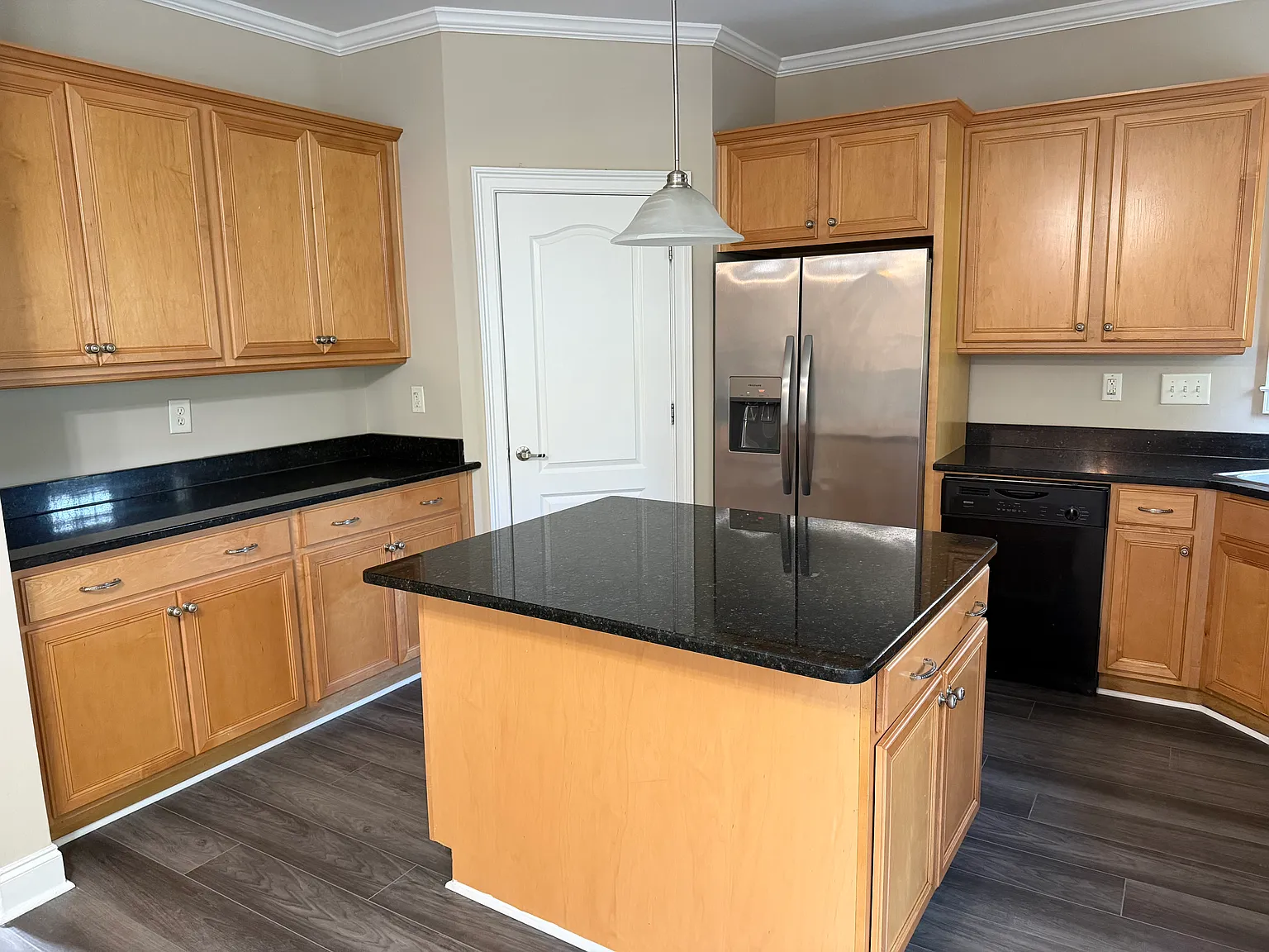 4 bed, 2.5 bath, 2533 sqft, $2,299 — Photo 4