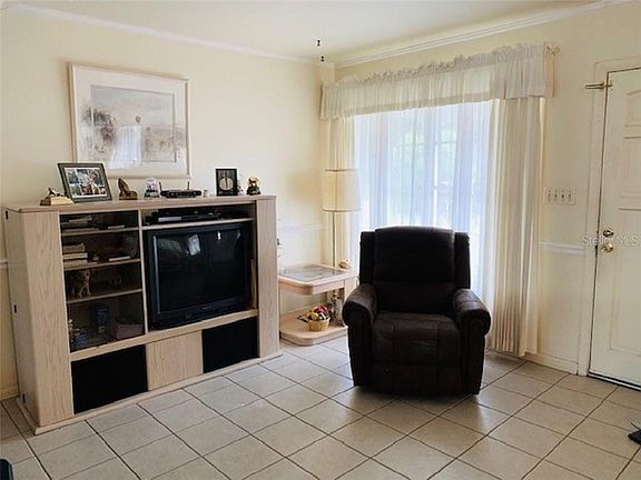 2nd image of 2709 W Kenmore Ave