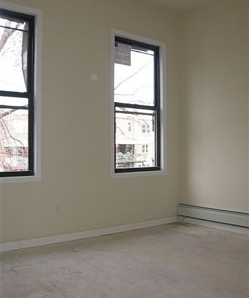 5th image of 837 E 222nd St