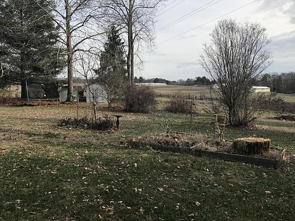 3rd image of 6216 Trailhead Cir