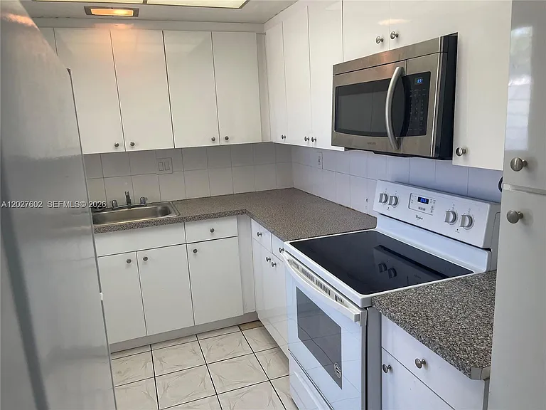 450 Golden Isles Dr #1H — Photo 18