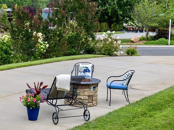 4th image of 2524 Edmonds Rd #2