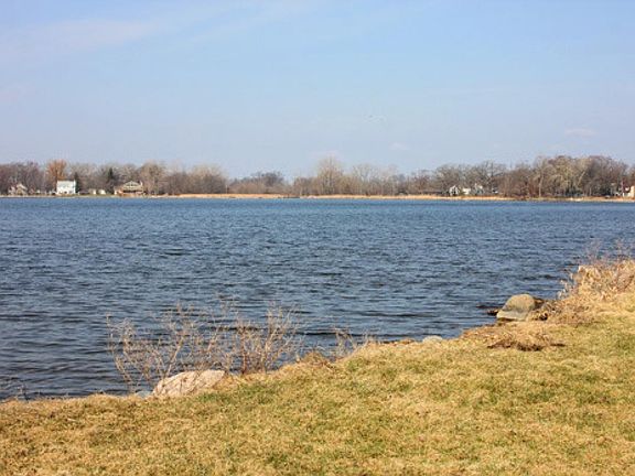 3rd image of 23 S Lake Ave