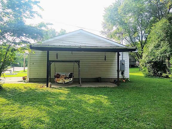 Side porch with electric