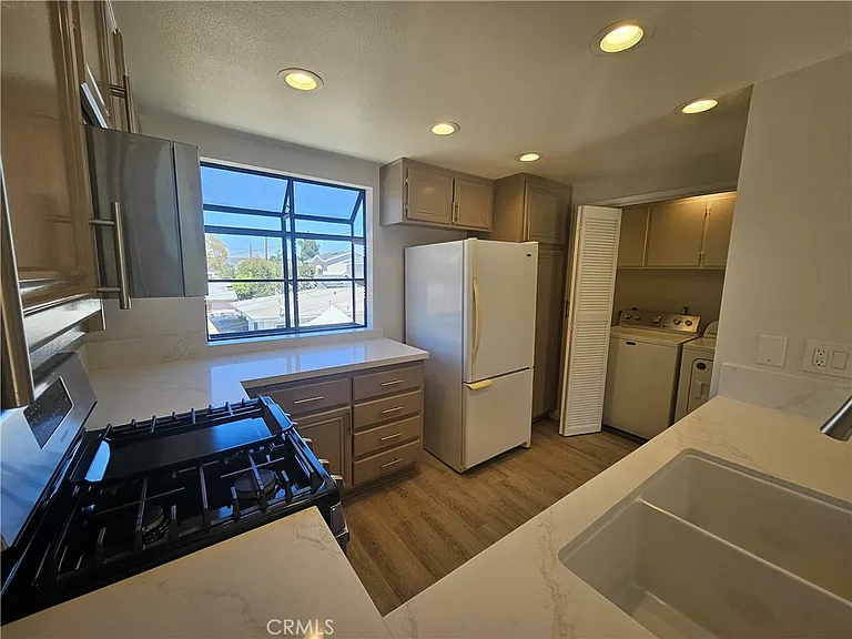 2336 Elden Ave #M — Photo 5
