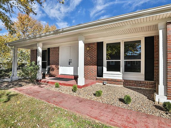 3rd image of 4233 Massabielle Dr