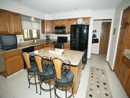 Kitchen w/ Granite!