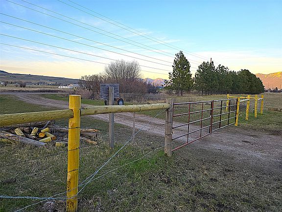 4th image of 40551 Tower Rd