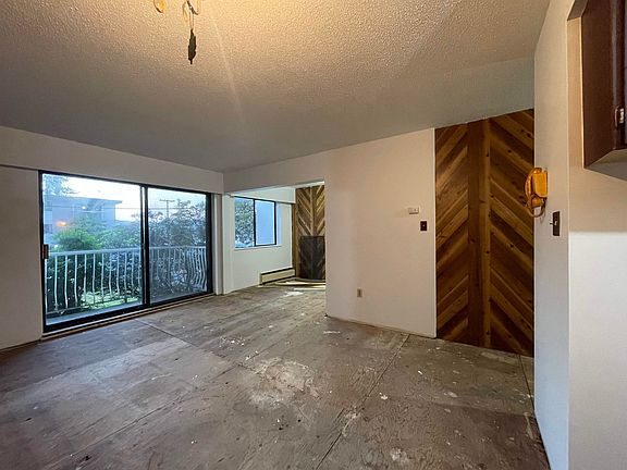 3rd image of 5127 Irving St #101