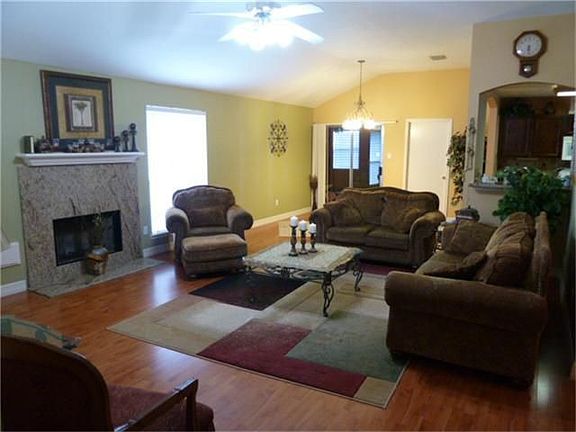 3rd image of 15406 Prairie Oaks Dr